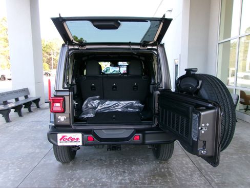 New 2025 Jeep Wrangler Unlimited Sahara image 21