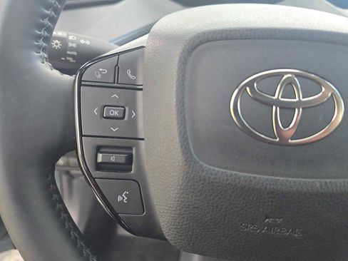 Used 2025 Toyota Prius XLE image 31