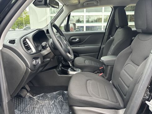 Certified 2022 Jeep Renegade Latitude w/ Convenience Group AWD/4WD image 8