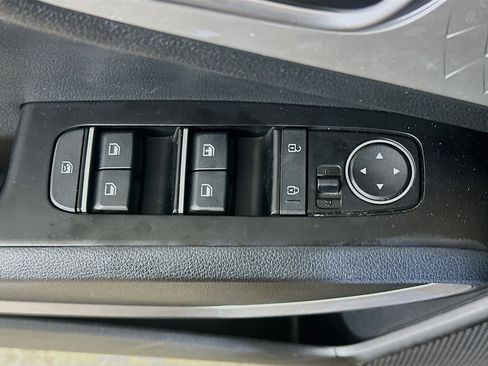 Used 2025 Kia Soul LX w/ LX Technology Package FWD image 15