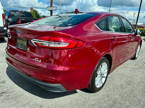 Used 2019 Ford Fusion SE FWD image 9