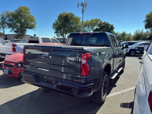 Used 2026 Chevrolet Silverado 1500 ZR2 w/ Dark Appearance Package AWD/4WD image 4