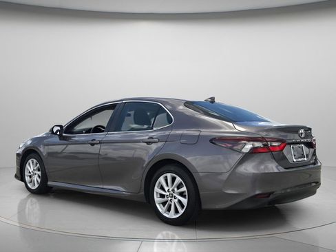 Used 2022 Toyota Camry LE FWD image 8