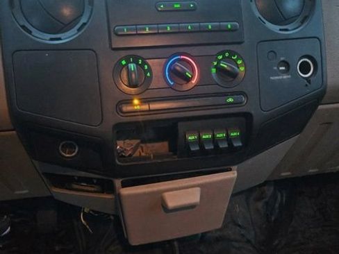 Used 2008 Ford F550 2WD Regular Cab Super Duty image 3