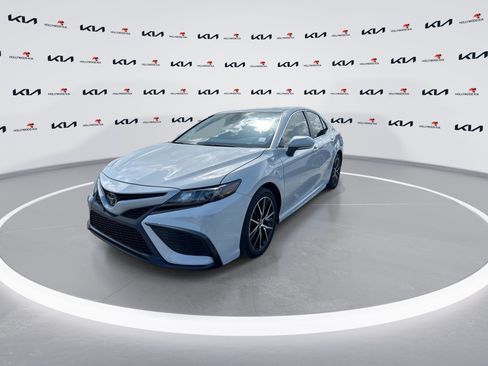 Used 2024 Toyota Camry SE w/ Convenience Package FWD image 4