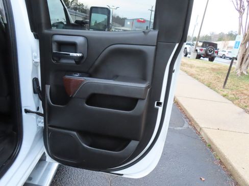 Used 2017 GMC Sierra 1500 SLT w/ Enhanced Driver Alert Package image 19