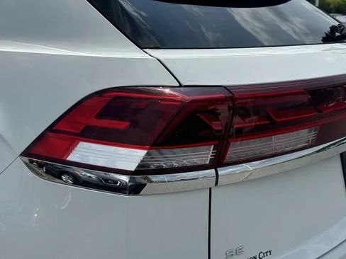 Used 2025 Volkswagen Atlas Cross Sport SE FWD image 12