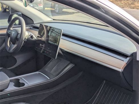 Used 2023 Tesla Model Y Performance image 33