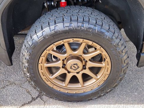 Used 2022 GMC Sierra 2500 AT4 w/ AT4 Preferred Package image 15