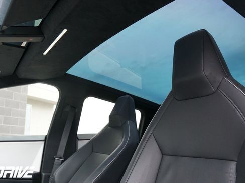 Used 2024 Tesla Cybertruck AWD Crew Cab image 28