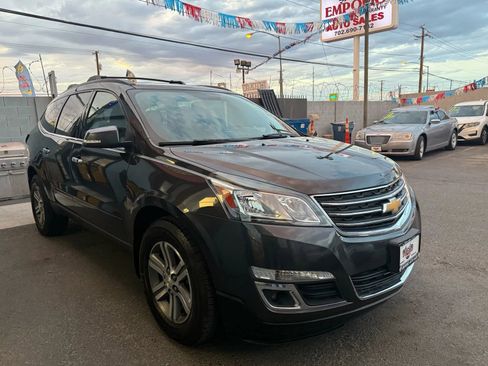 Used 2017 Chevrolet Traverse LT image 4