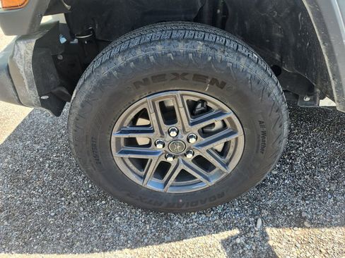 Used 2025 Jeep Wrangler Unlimited Sport AWD/4WD image 12