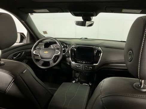 Used 2023 Chevrolet Traverse LT w/ LT Premium Package AWD/4WD image 16