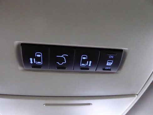 Used 2016 Dodge Grand Caravan SXT image 16