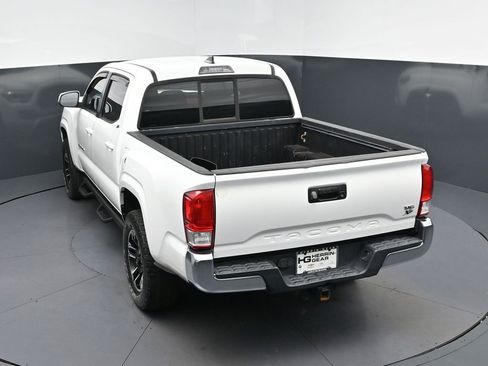 Used 2016 Toyota Tacoma SR5 w/ Towing Package image 34