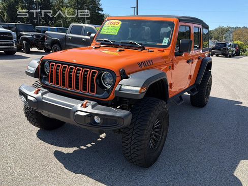 Used 2025 Jeep Wrangler Unlimited Sport AWD/4WD image 1