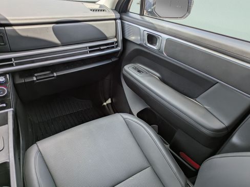 Used 2025 Hyundai Santa Fe SEL FWD image 16