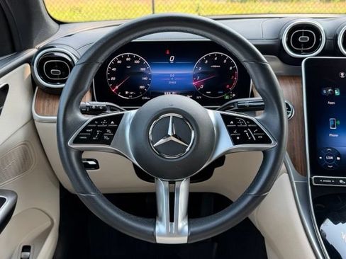 Used 2024 Mercedes-Benz GLC 300 4MATIC image 11