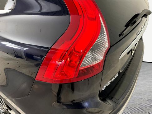 Used 2017 Volvo XC60 T5 Dynamic w/ Preferred Option Package FWD image 23