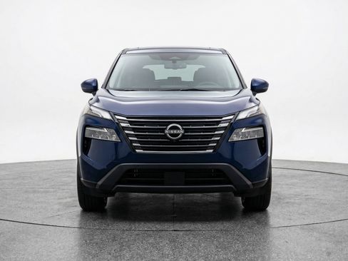Used 2025 Nissan Rogue SV FWD image 2
