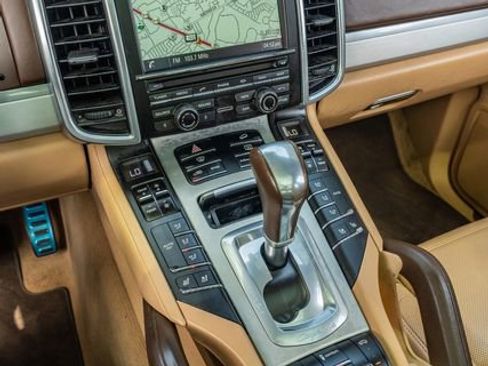 Used 2016 Porsche Cayenne Turbo AWD/4WD image 26