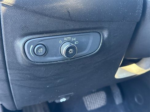 Used 2019 Chevrolet Equinox LT image 20