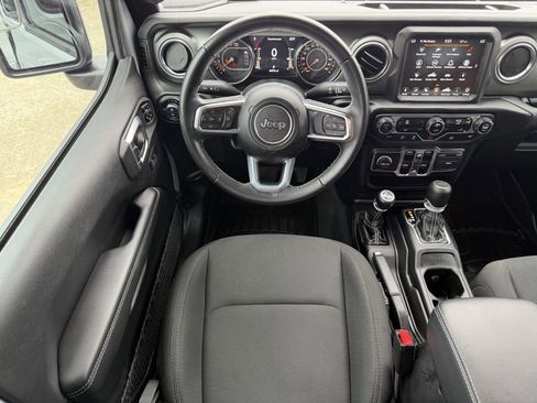 Used 2022 Jeep Gladiator Overland AWD/4WD image 14