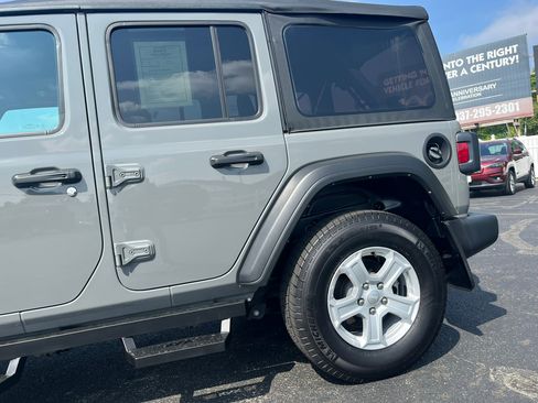 Used 2022 Jeep Wrangler Unlimited Sport image 7