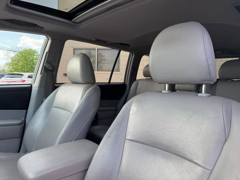 Used 2011 Toyota Highlander Limited w/ Tow Pkg FWD image 24