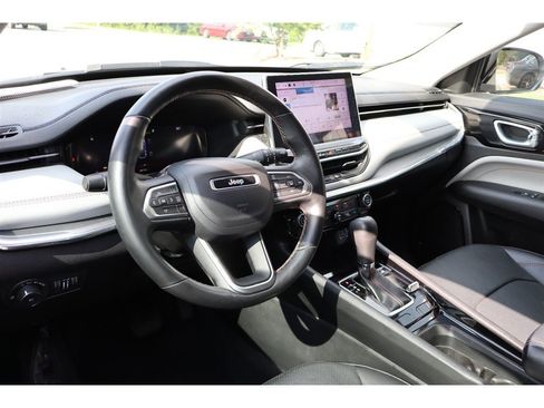 Used 2022 Jeep Compass Limited w/ Elite Group AWD/4WD image 9