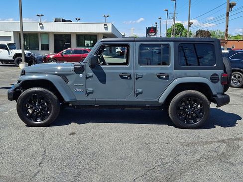Used 2024 Jeep Wrangler Unlimited Sahara AWD/4WD image 5