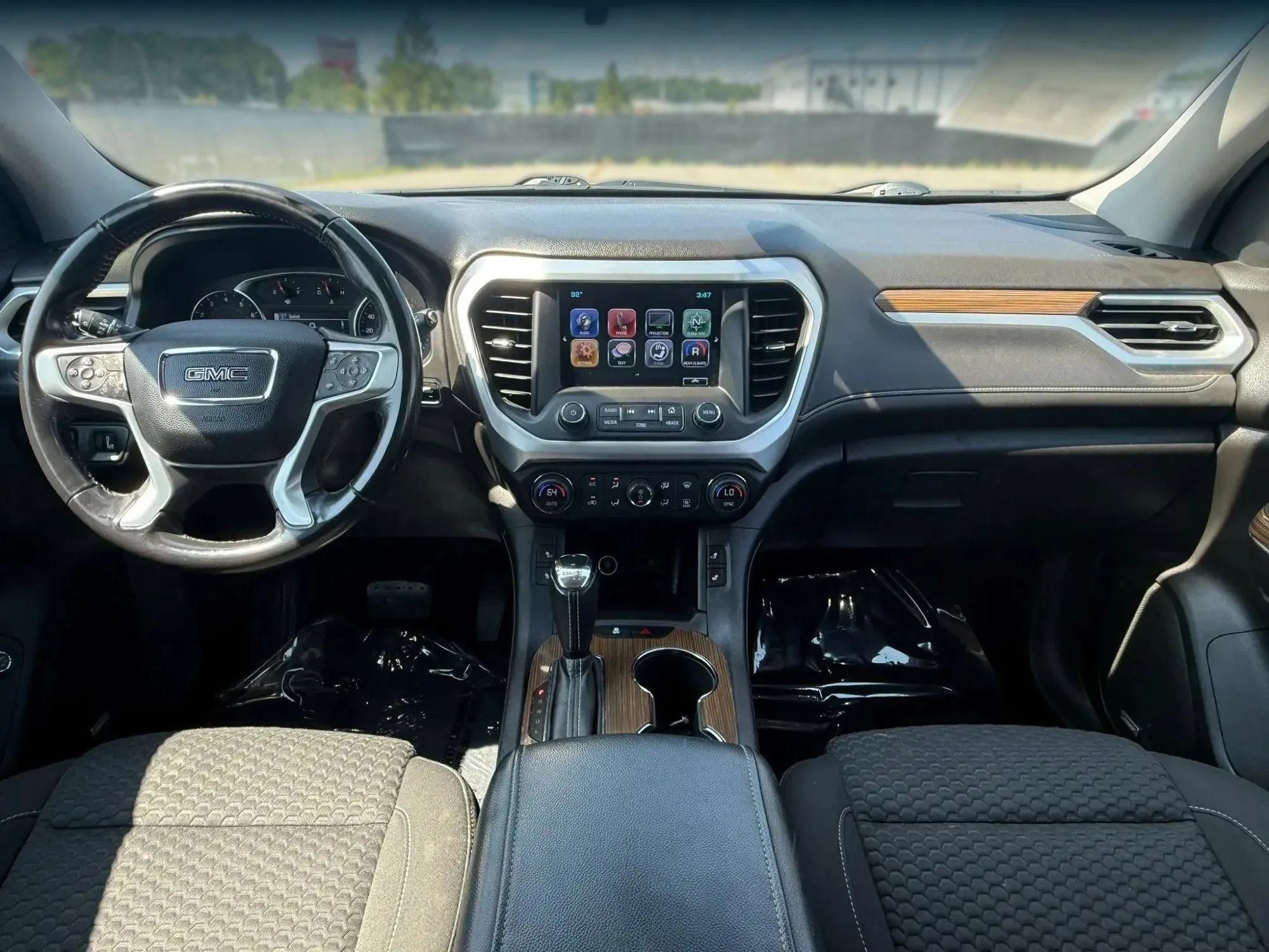 Used 2019 GMC Acadia SLE w/ Driver Alert Package I AWD/4WD image 3