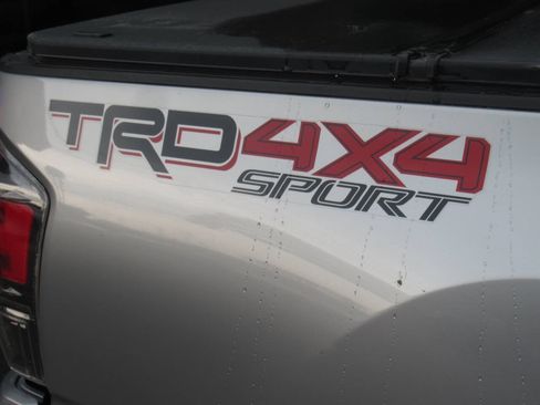 Used 2021 Toyota Tacoma TRD Sport w/ TRD Premium Sport Package AWD/4WD image 7