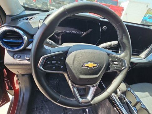 Used 2025 Chevrolet Trax LT w/ Driver Confidence Package FWD image 11