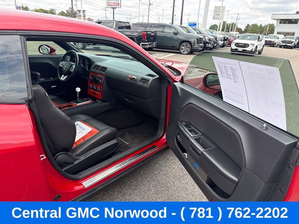 Used 2011 Dodge Challenger R/T RWD image 12