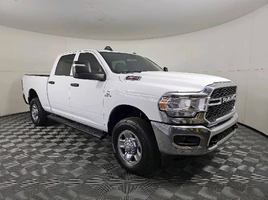 Used 2024 RAM 2500 Tradesman w/ Chrome Appearance Group AWD/4WD image 3