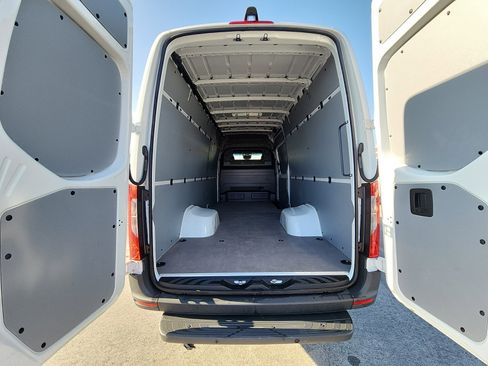 Used 2024 Mercedes-Benz Sprinter 3500 w/ Parking Package image 28
