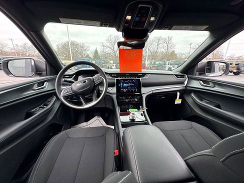 New 2026 Jeep Grand Cherokee L 4WD image 12