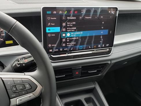 New 2026 Volkswagen Tiguan SE FWD image 10