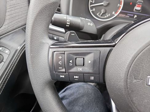 Used 2023 Nissan Rogue SV image 18