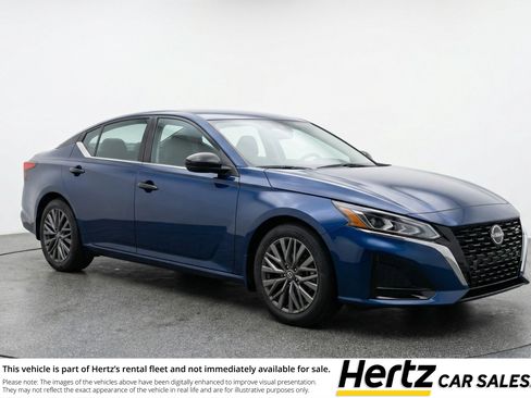 Used 2025 Nissan Altima 2.5 SV image 1