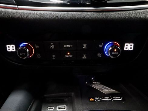 Used 2024 Buick Enclave Premium image 33