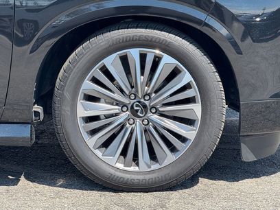 Used 2025 INFINITI QX80 Sensory