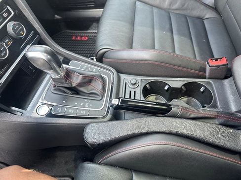 Used 2018 Volkswagen Golf 4-Door image 11