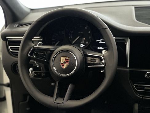 Used 2025 Porsche Macan image 20
