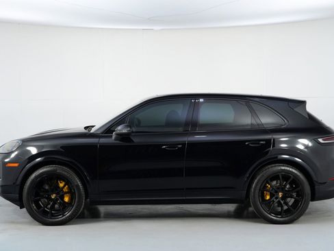 Used 2024 Porsche Cayenne w/ Sport Chrono Package image 49