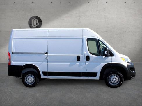 Used 2023 RAM ProMaster 2500 w/ Convenience Group image 4