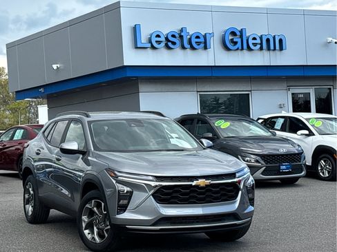 Certified 2025 Chevrolet Trax LT FWD image 27