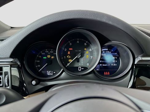 Used 2025 Porsche Macan image 13