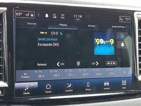 Used 2023 Chrysler Pacifica Touring-L FWD image 19